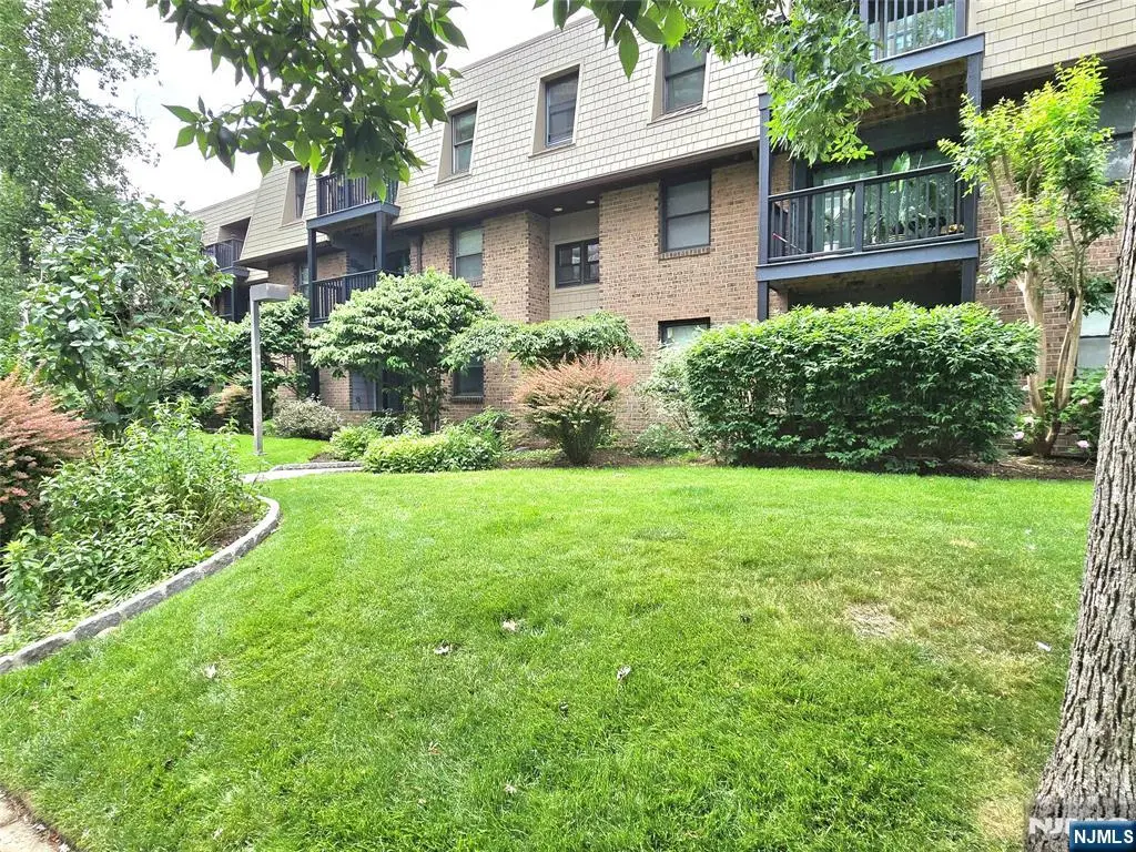 560 North Avenue I, Fort Lee, NJ 07024 - #1