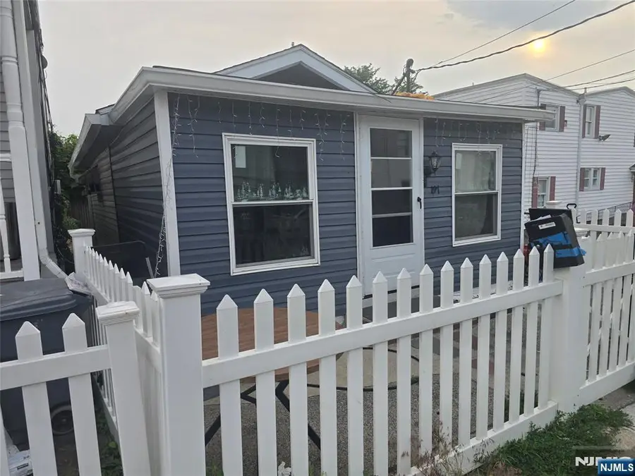 197 Edmund Avenue, Paterson, NJ 07502 - #3