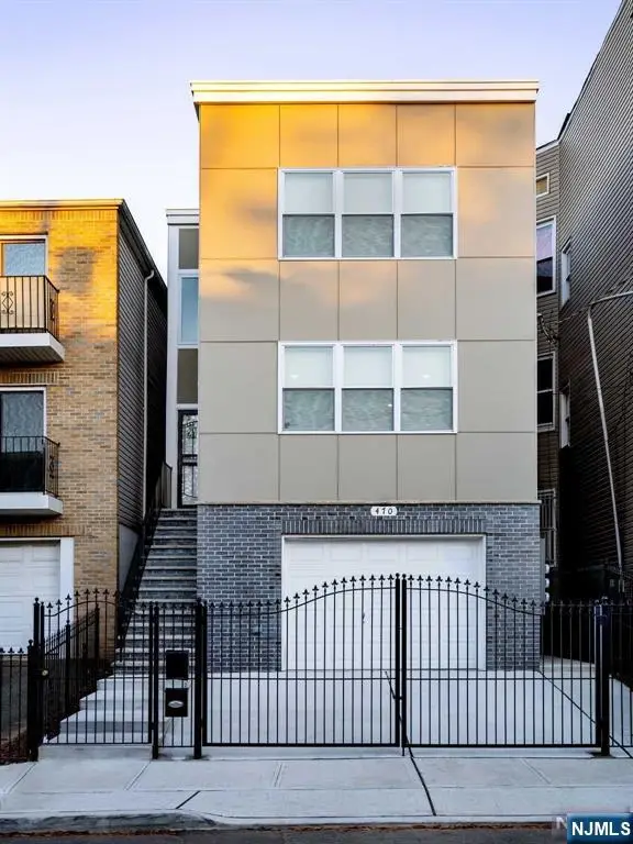 470 S 16th Street, Newark, NJ 07103