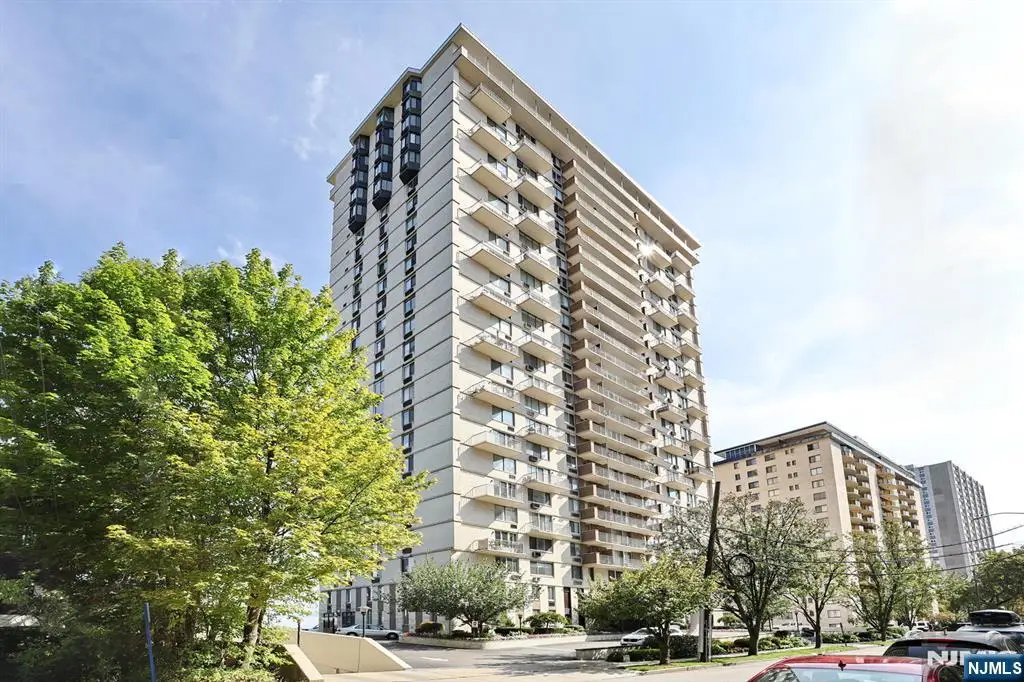 160 Overlook Avenue 2D, Hackensack, NJ 07601 - #1