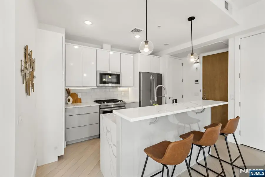 332 Newark Avenue 4A, Jersey City, NJ 07302 - #3