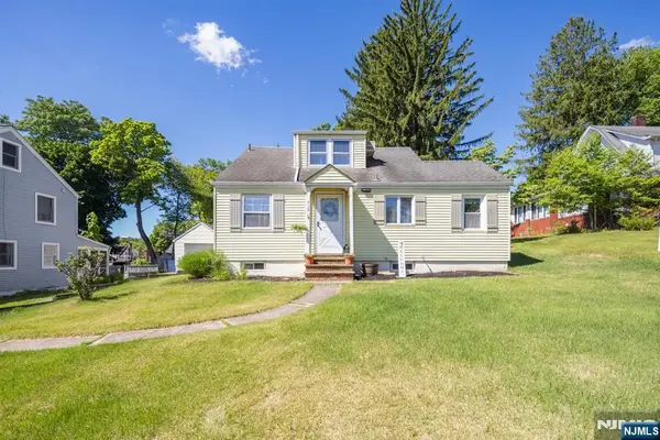 719 Godwin Avenue, Midland Park, NJ 07432