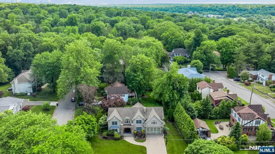 26 Devonshire Road, Cresskill, NJ 07626 - #2