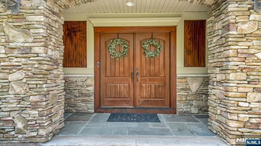 26 Devonshire Road, Cresskill, NJ 07626 - #3