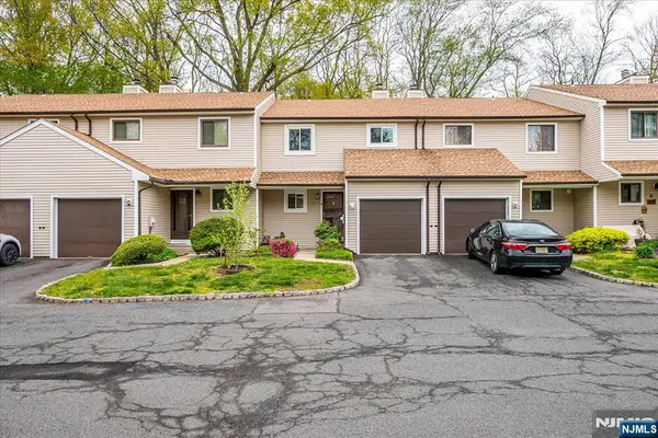 12 Tulip Court, Edison, NJ 08820
