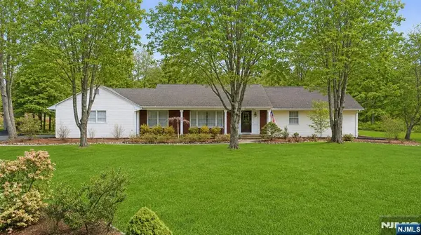 23 Jan River Drive, Upper Saddle River, NJ 07458