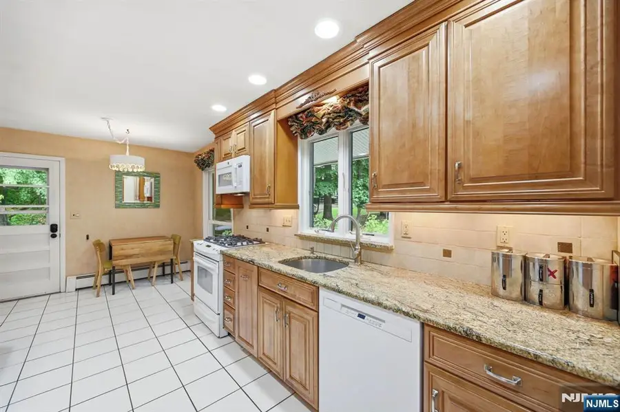 23 Cressfield Court, Woodcliff Lake, NJ 07677 - #3