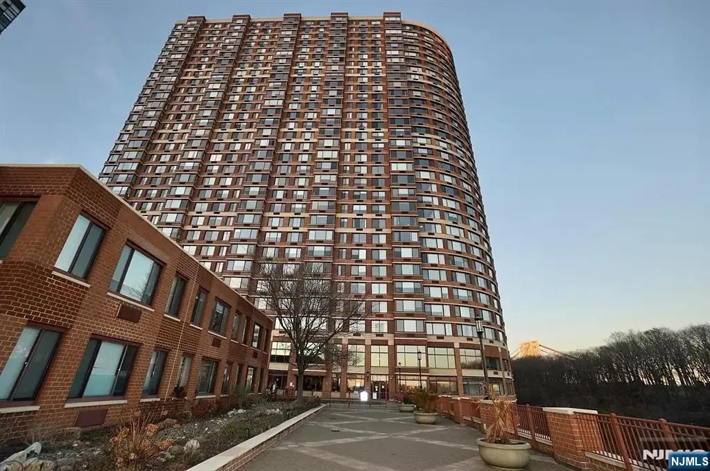 100 Old Palisade Road 2011, Fort Lee, NJ 07024 - #1