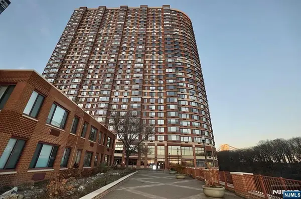 100 Old Palisade Road 2011, Fort Lee, NJ 07024