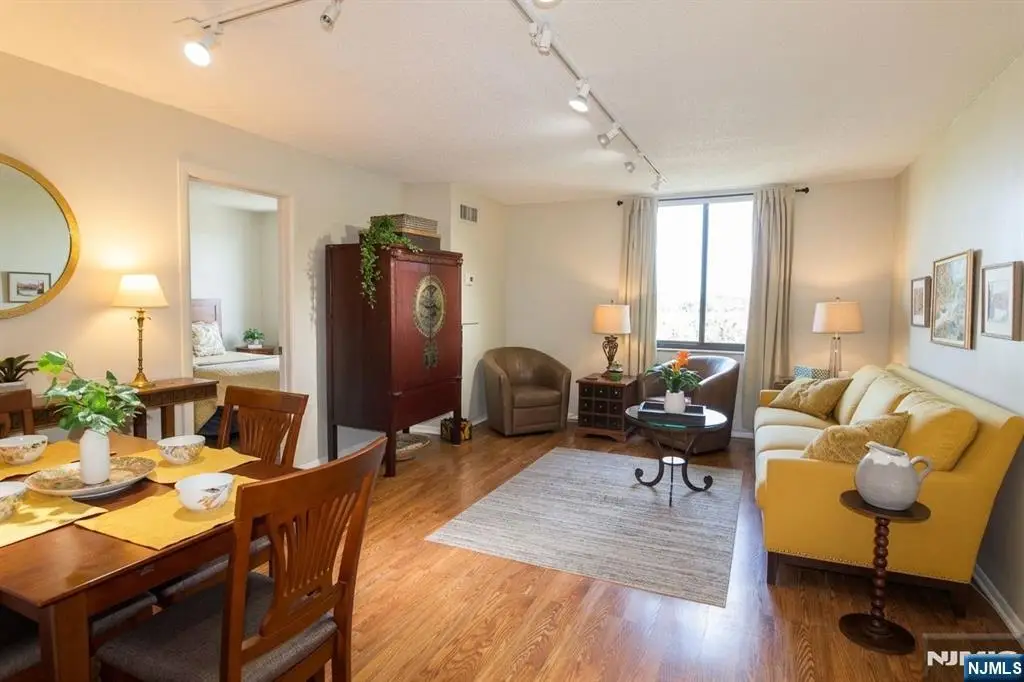 1033 Harmon Cove Tower, Secaucus, NJ 07094 - #1