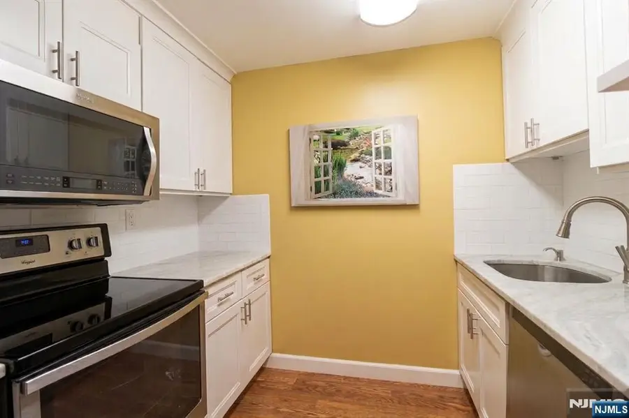 1033 Harmon Cove Tower, Secaucus, NJ 07094 - #3