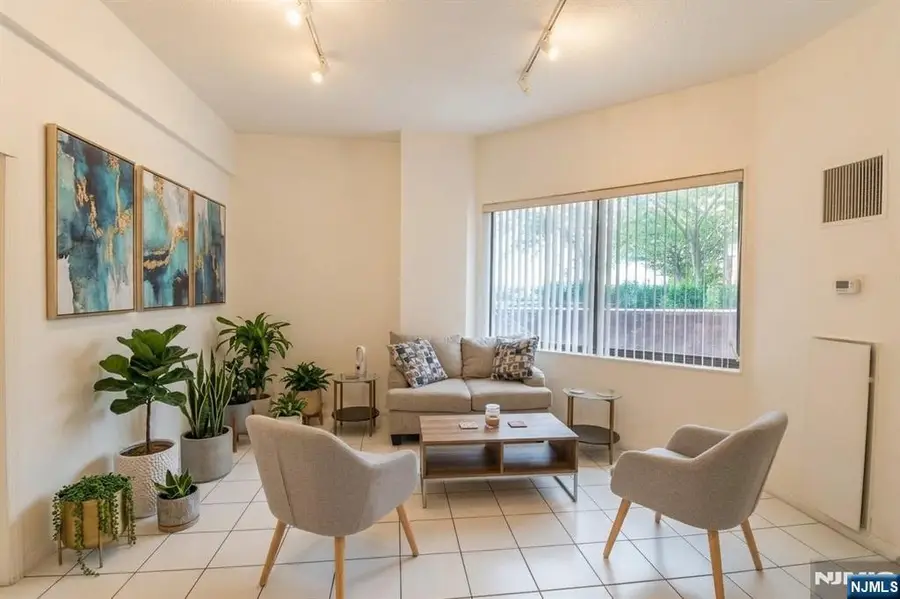108 Harmon Cove Tower, Secaucus, NJ 07094 - #3