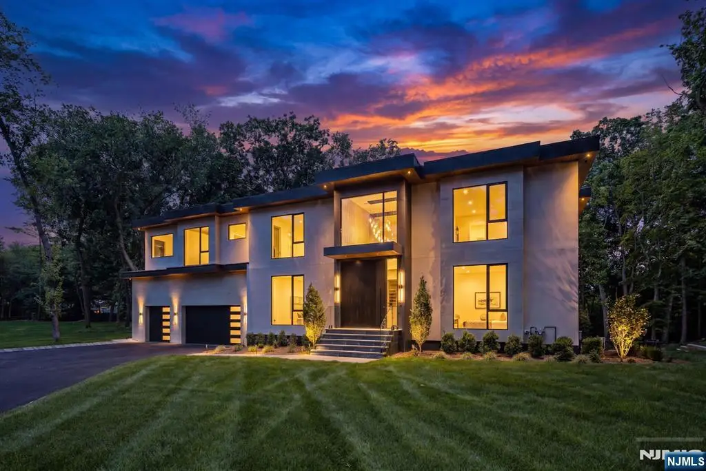 911 Hilltop Terrace, Franklin Lakes, NJ 07417 - #1