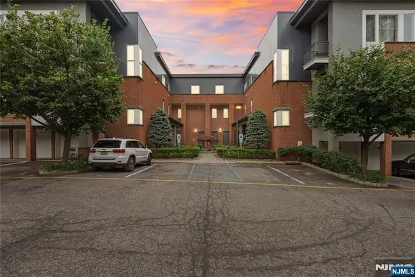 1600 Kaufer Lane 3, Fort Lee, NJ 07024