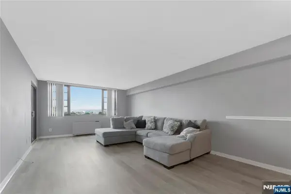250 Gorge 21E, Cliffside Park, NJ 07010