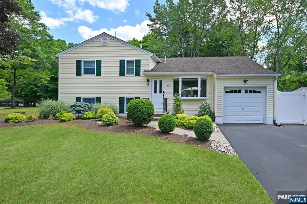 621 Stanley Place, River Vale, NJ 07675 - #1