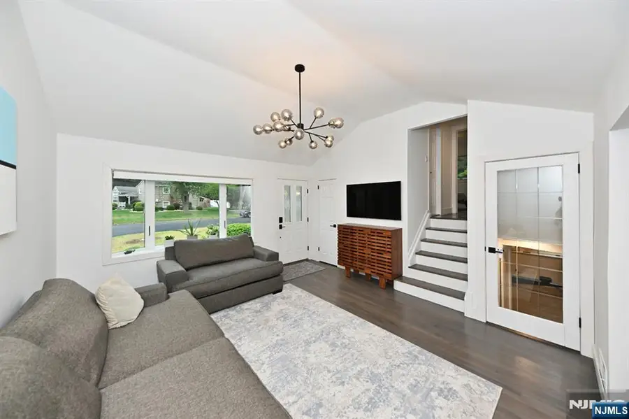 621 Stanley Place, River Vale, NJ 07675 - #3