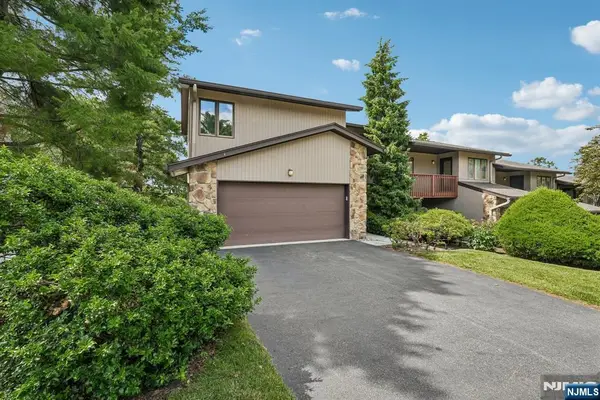 19 Cedar Wood Terrace, Woodland Park, NJ 07424