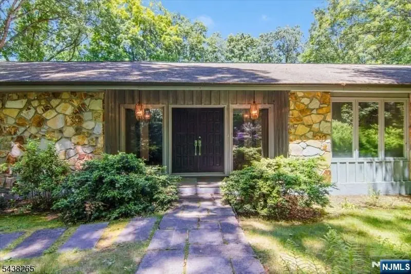 6 Green Hills Road, Mendham, NJ 07945 - #1