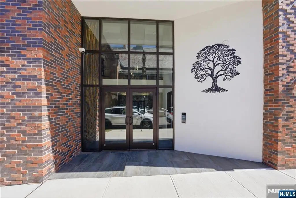 21 Lincoln 302, Newark, NJ 07102 - #1