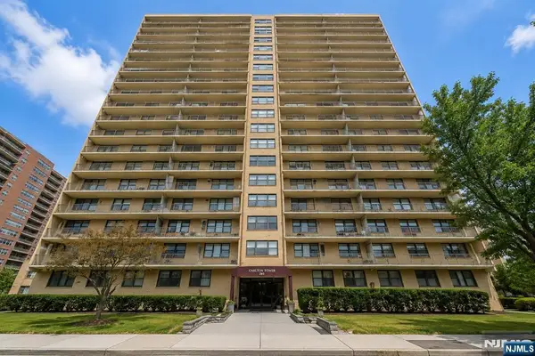 285 Aycrigg Avenue 22J, Passaic, NJ 07055
