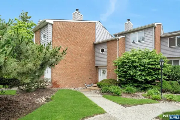 27 Sherwood Court, River Edge, NJ 07661