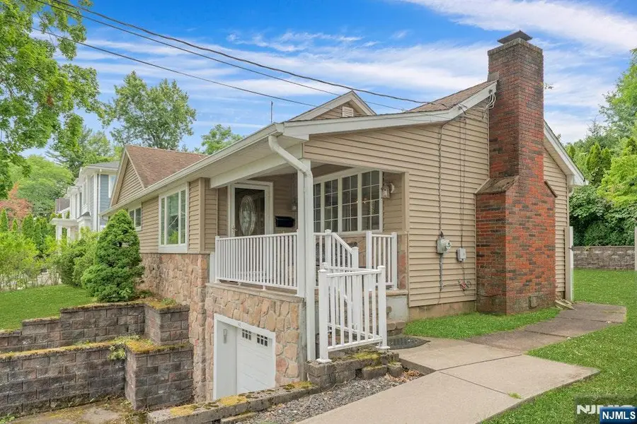 42 Heatherhill Road, Cresskill, NJ 07626 - #3