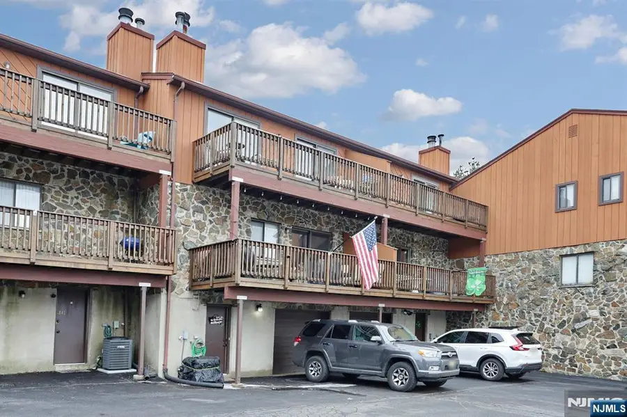 3 Brookside Heights 3i, Wanaque, NJ 07465 - #3