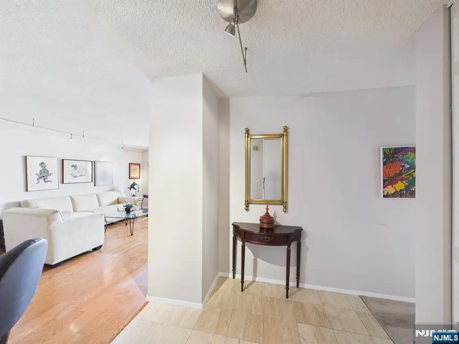 300 Winston 2215, Cliffside Park, NJ 07010 - #2