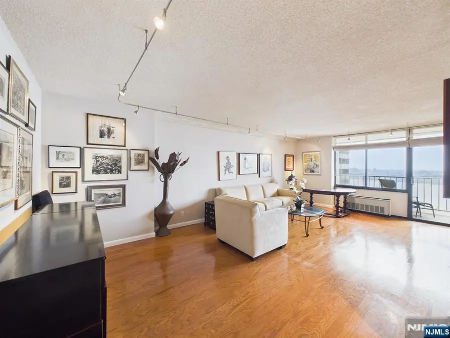 300 Winston 2215, Cliffside Park, NJ 07010 - #3