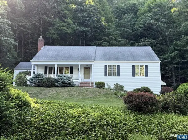 50 Rockledge Road, Montville Township, NJ 07045
