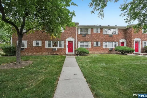 1255A Valley Road 15, Wayne, NJ 07470