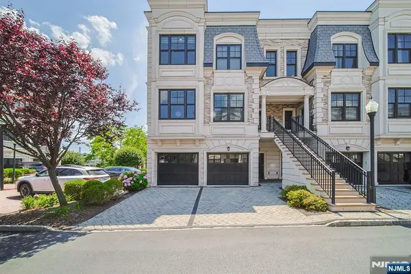 35 Marquis Court, Edgewater, NJ 07020