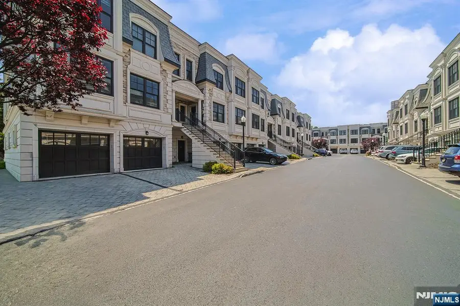 35 Marquis Court, Edgewater, NJ 07020 - #2