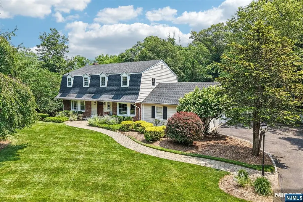 18 Roxbury Downs, Upper Saddle River, NJ 07458 - #1