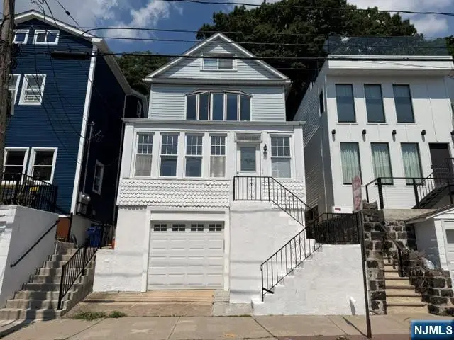 528 Undercliff Avenue, Edgewater, NJ 07020 - #2