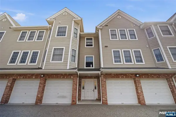 270 Grand Avenue 4C, Palisades Park, NJ 07650