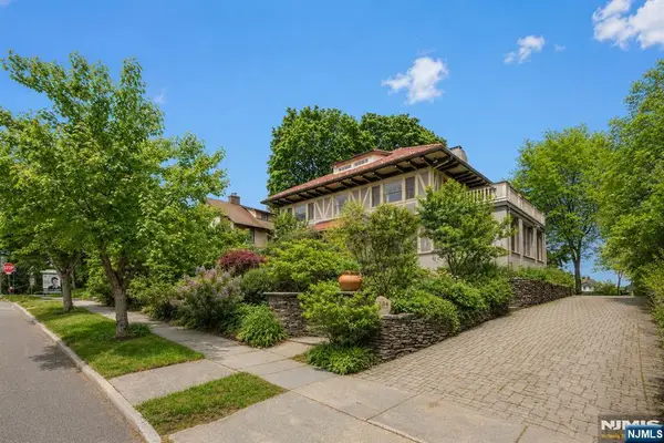384 Anderson Street, Hackensack, NJ 07601