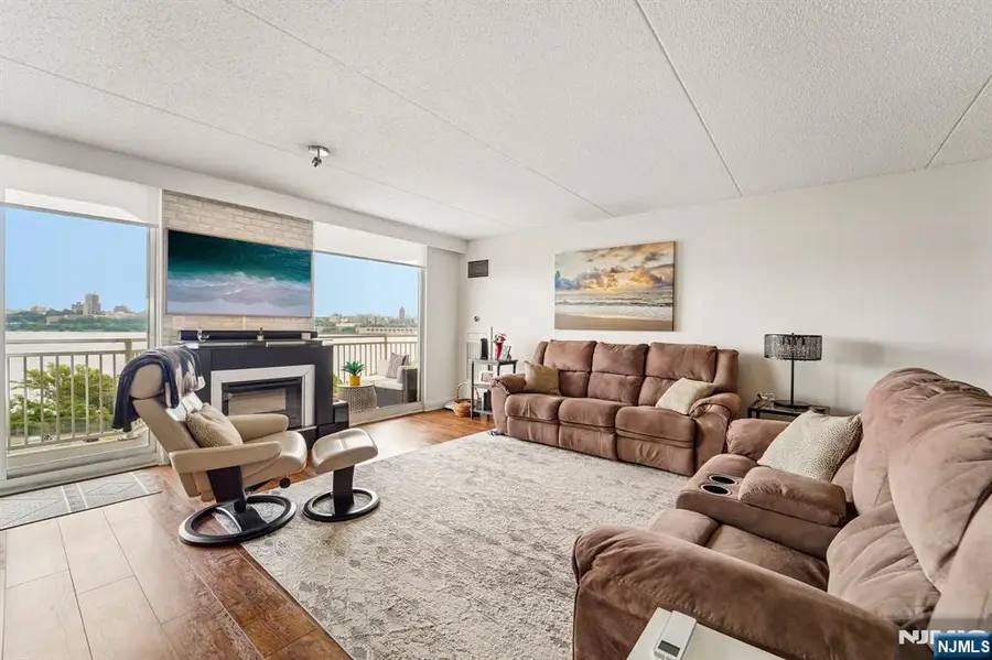 1077 River Road 903, Edgewater, NJ 07020 - #3