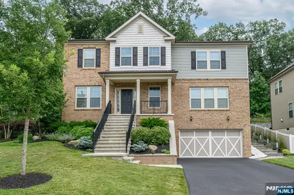 22 Hilltop Drive, Caldwell, NJ 07006