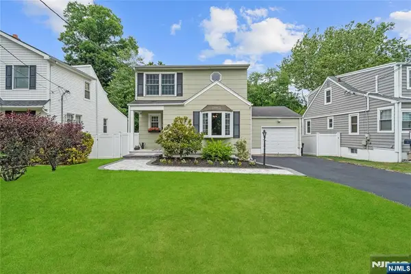 25 2nd Avenue, Roseland, NJ 07068