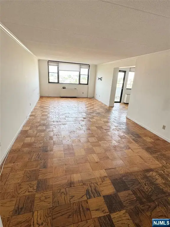 250 Gorge 17I, Cliffside Park, NJ 07010