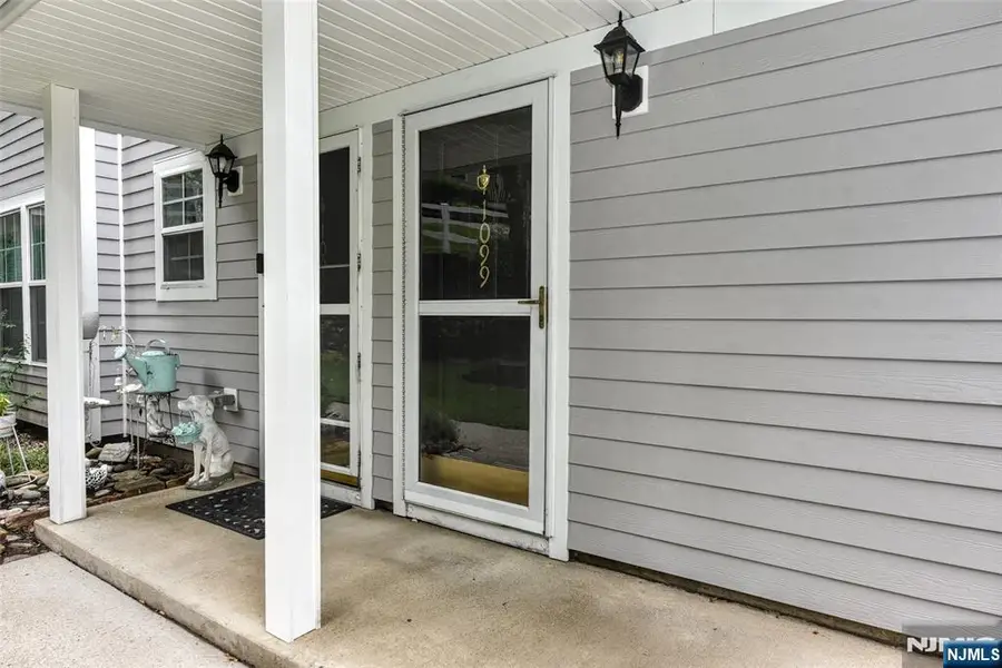 1099 Devon Court 1099, Mahwah, NJ 07430 - #3