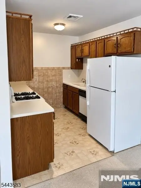 846 Riverside Avenue 1, Lyndhurst, NJ 07071 - #3
