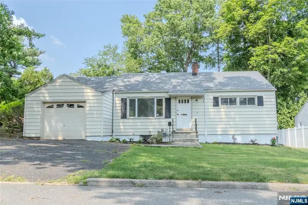 25 Lakeview Drive, Emerson, NJ 07630