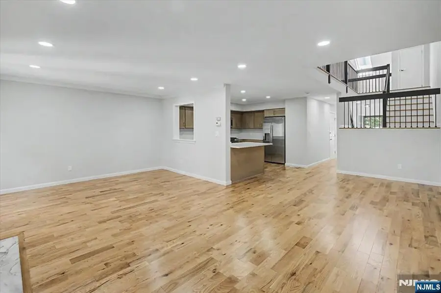 599 Apache Court, Mahwah, NJ 07430 - #3