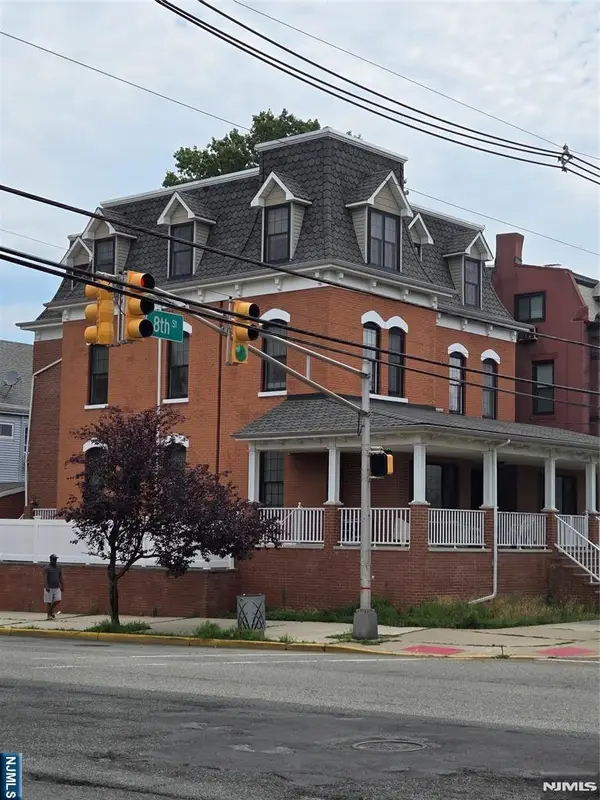 105 8th Street, Bayonne, NJ 07002