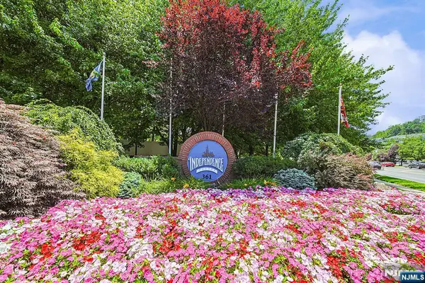 306 Smith Court R306, Edgewater, NJ 07020