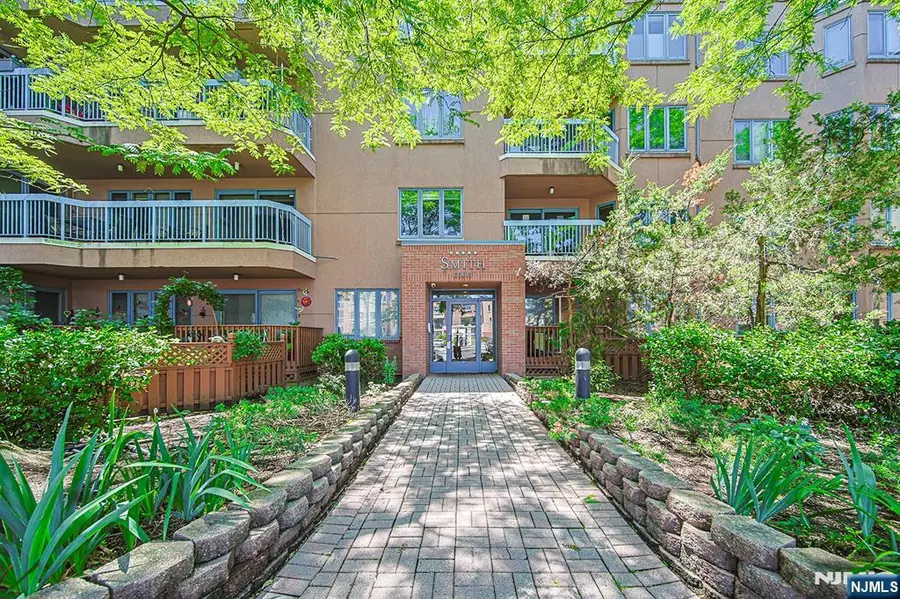 306 Smith Court R306, Edgewater, NJ 07020 - #3