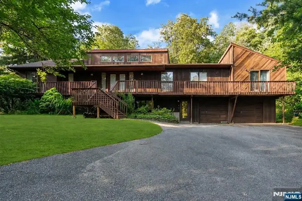 3 Bluefield Court, Hillsdale, NJ 07642